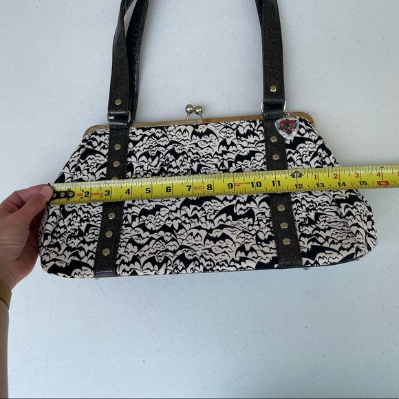 Rare Hold Fast Bat Shoulder Bag Purse Kiss Lock Paisley Halloween - Picture 15 of 15